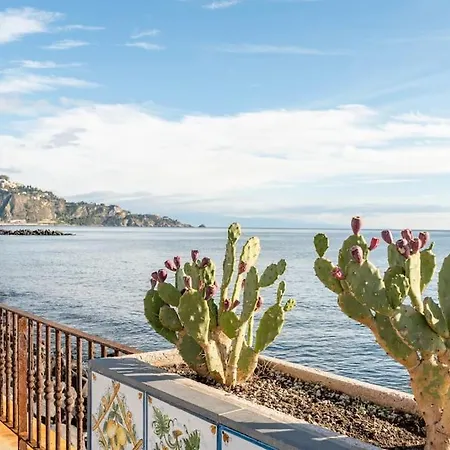 Salt Sea Taormina-naxos 10 Meters From The Sea * Giardini Naxos