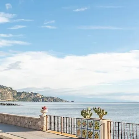 Salt Sea Taormina-naxos 10 Meters From The Sea Holiday home Giardini Naxos