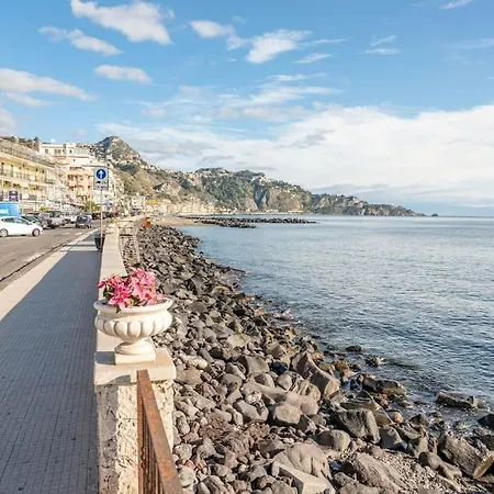 Salt Sea Taormina-naxos 10 Meters From The Sea * Giardini Naxos